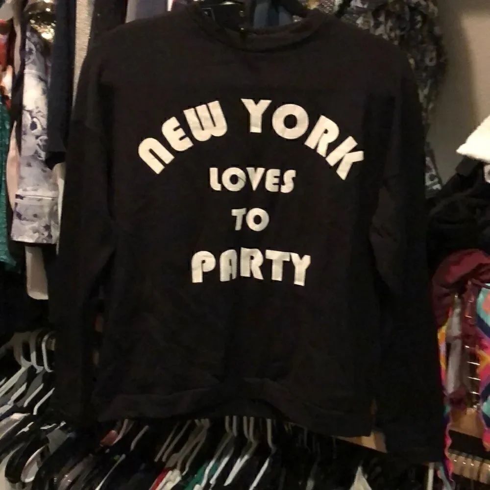 Vici sweatshirt New York Loves to Party NWT XS